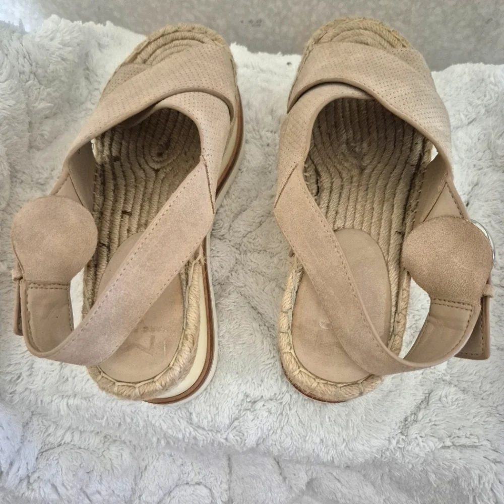 Marc Fisher Tan Espadrille Sandals..size:71/2